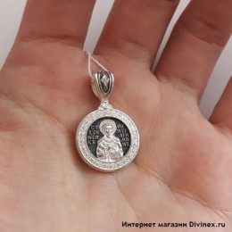 Серебряный нательный образок с ликом святого Пантелеимона 44987