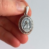 Иконка святая Матрона Московская (размер овала 22х18 мм) подвеска серебро с почернением без камней, арт. 16470