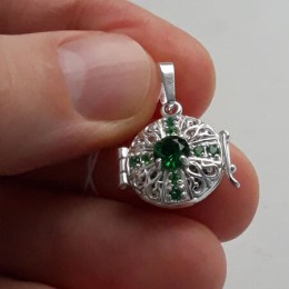 Мощевик нательный серебряный с Казанской Богородицей украшен темно синими фианитами 11042