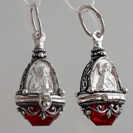 Ладанка на шею Богородица Вседержитель с красным камнем 17687