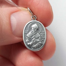Нательная икона Спиридон Тримифунтский овальная из серебра 18703