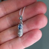 Подвеска тапочек  Спиридона 15х6 мм с фианитом (размер камня 5х4 мм) и крестиком чернение, арт. 35870