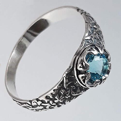 Женское серебряное кольцо с голубым камнем 16519