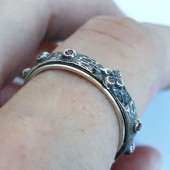 Кольцо четки красные фианиты