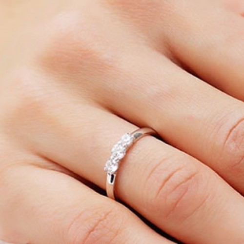 Серебряное женское кольцо с фианитом 17590