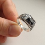 Серебряное мужское кольцо с черным ониксом