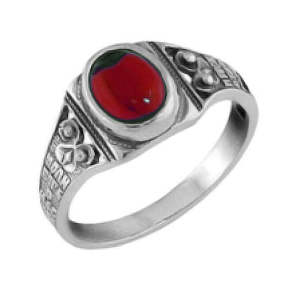 Кольцо с красным камнем